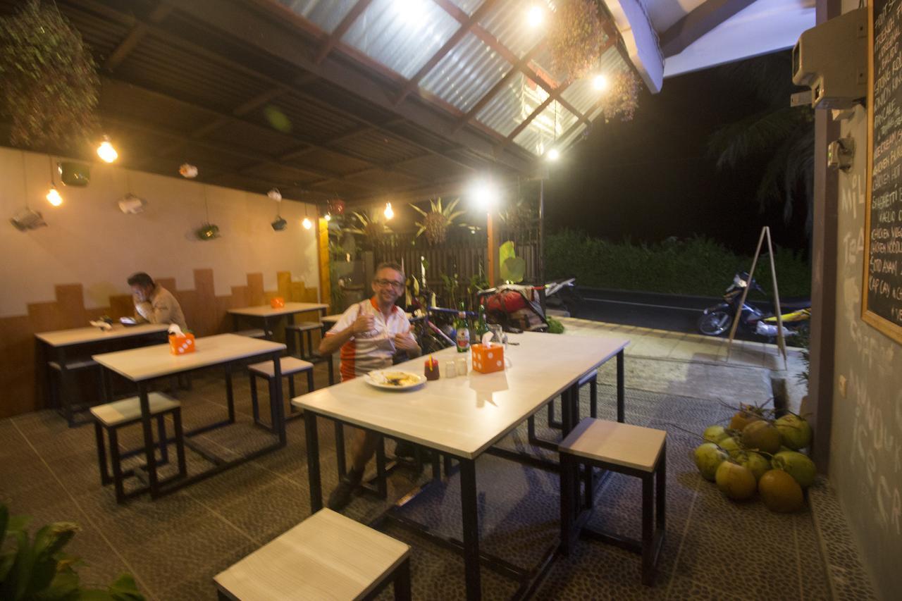 Dong Paloh Hostel Munduk Esterno foto